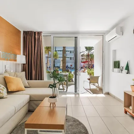Golden Sands Pool Apartment